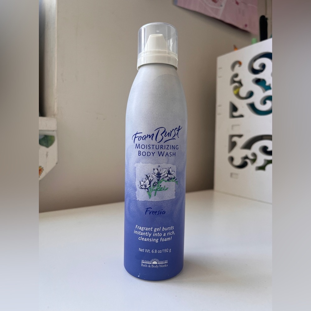 Vintage bath and body works foam burst moisturizing body wash freesia